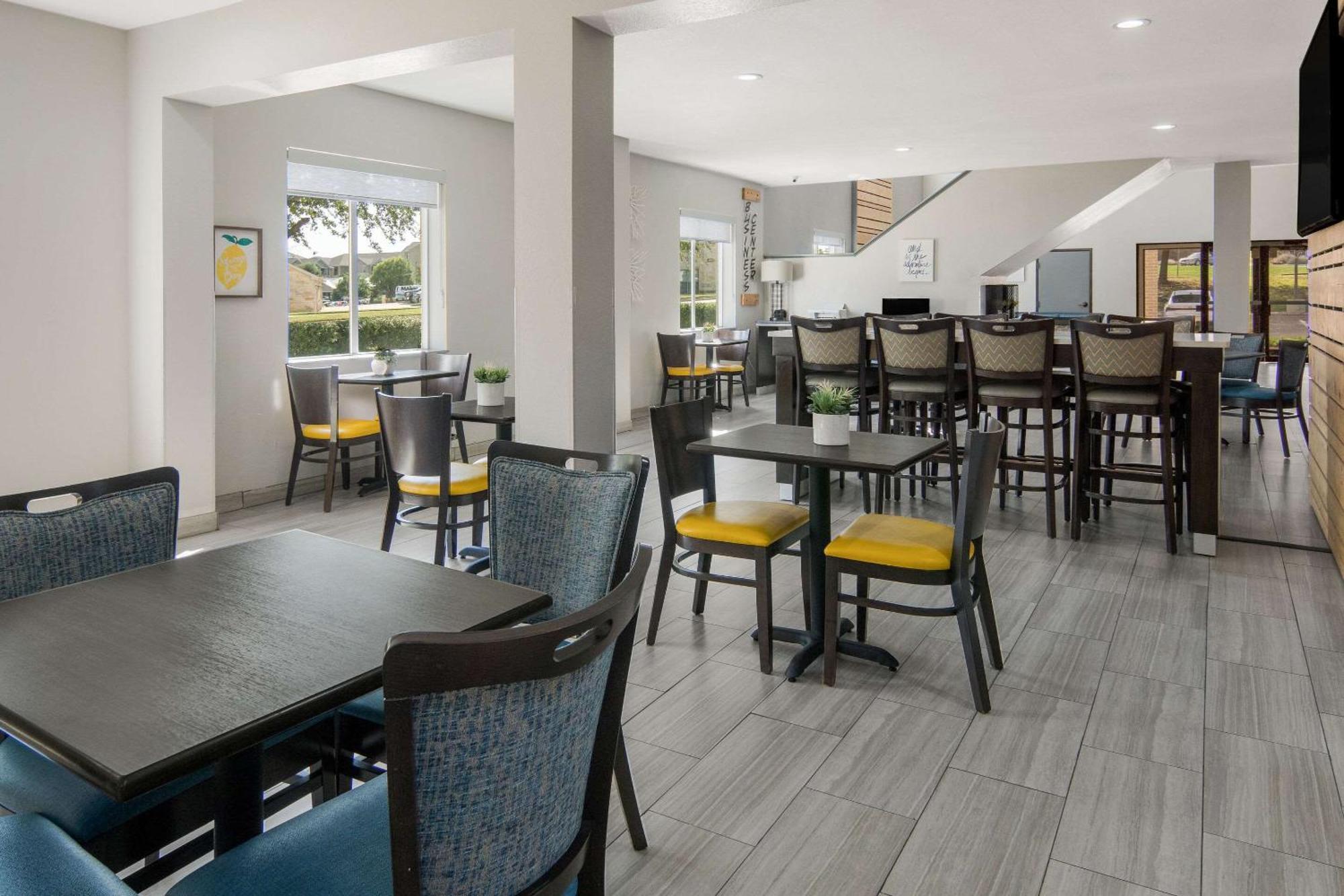Quality Inn & Suites Roanoke - Fort Worth North Eksteriør bilde
