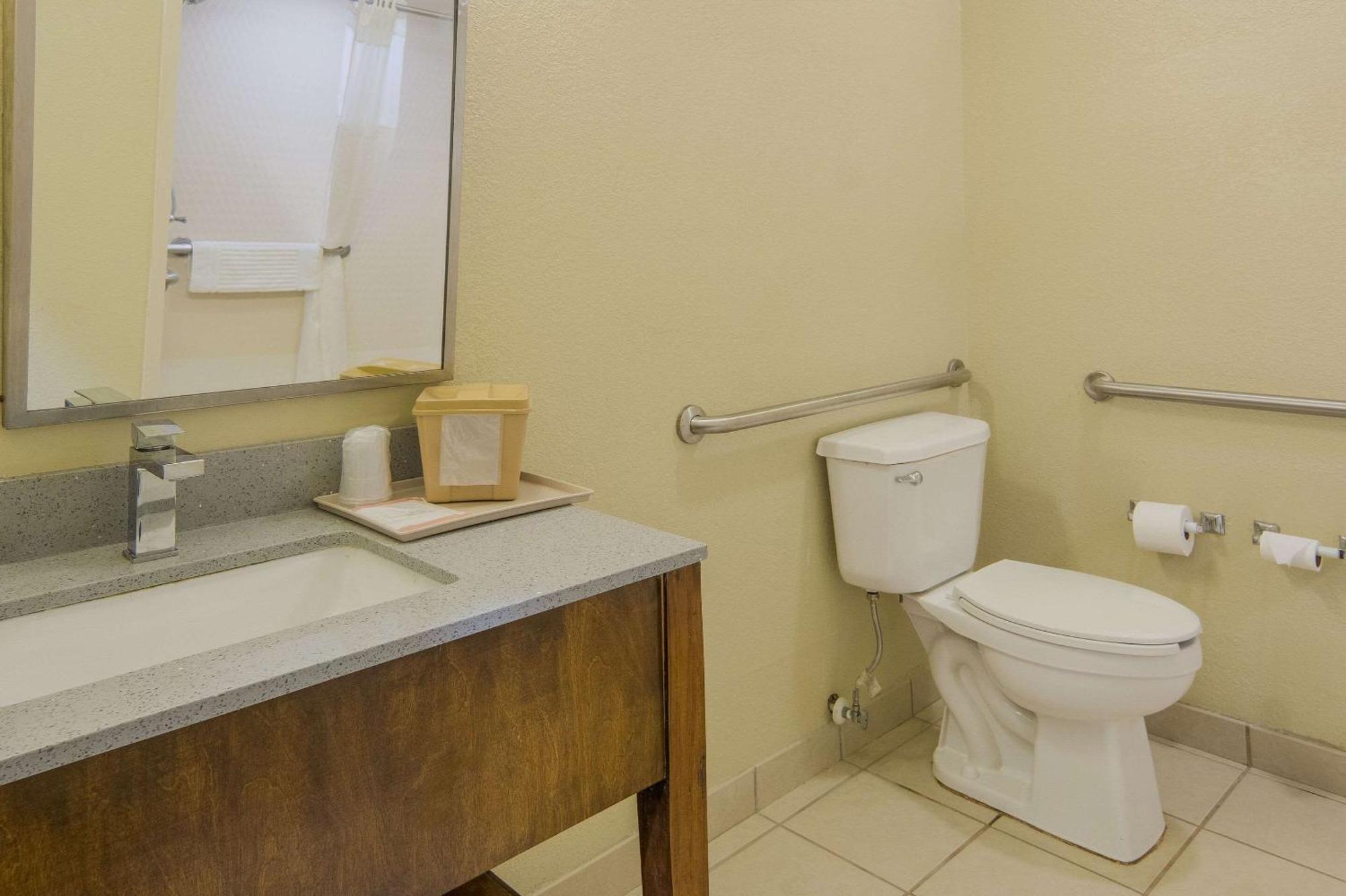 Quality Inn & Suites Roanoke - Fort Worth North Eksteriør bilde