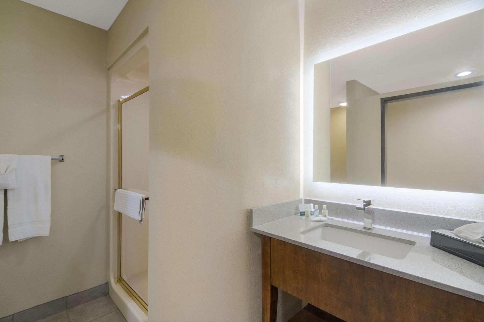 Quality Inn & Suites Roanoke - Fort Worth North Eksteriør bilde